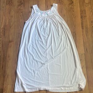 Women’s Light Pink Chemise with Floral Embroidery